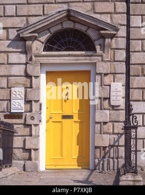 Porte géorgienne jaune, Merrion Square, Dublin, province de Leinster, République d'Irlande Banque D'Images