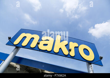 Makro signe en direction générale. Makro est une marque internationale de clubs, qu'on appelle aussi et porte. Banque D'Images