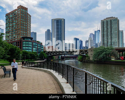 Le centre-ville de Chicago, la branche nord de la rivière Chicago et de Riverwalk. Banque D'Images