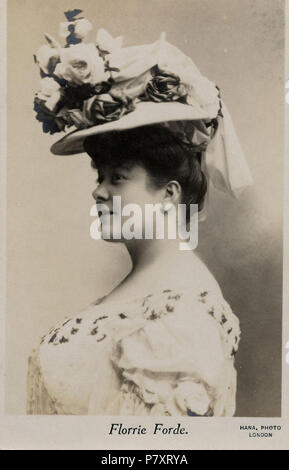 Anglais : Florrie Ford par George Henry Hana (1868-1938) [photographe] Londres. Estimation de 1925 . 2 janvier 1925 160 Florrie Ford par George Henry Hana Banque D'Images