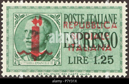 Cachet de la République Sociale Italienne ; 1944 ; enregistrement et timbre à l'effigie du roi Victor Emmanuel III d'Italie de la question de 1932 ; stamp surimpression rouge avec dessin à l'effigie de la frontale en ovale avec regarder à gauche dans la moitié gauche du timbre ; moitié droite avec l'inscription 'central' ESPRESSO en majuscules sur le blason de l'Italie fasciste ; * b avec gommage complet Stamp : Michel : n° 648 ( = No 414 de 1932 avec la surimpression) ; Yvert & Tellier : IT-RSI, n° E3 ; Scott : C-RSI, n° E1 Couleur : Vert avec filigrane surimpression rouge : italie n° 1 (couronne) Valeur nominale : 1,25 Lire () l'affranchissement Banque D'Images