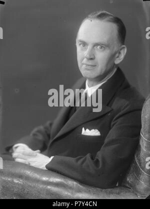 Nederlands : Beschrijving Portret van professeur monsieur. Adriaan Marie de Jong (1893-1969) Documenttype foto Vervaardiger Merkelbach, Atelier J. Collectie Collectie Atelier J. Merkelbach Inventarissen http://archief.amsterdam/archief/10164/35219 Afbeeldingsbestand Dememorixer avec généré 010164032970 . vers 1900 212 Jacob Merkelbach, Afb 010164032970 Banque D'Images