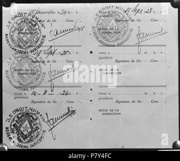 Nederlands : Beschrijving van de formulier in Vrijmetselarij uit 1922 Reproductie besteld door de R.K. Staatspartij. Documenttype foto Vervaardiger Merkelbach, Atelier J. Collectie Collectie Atelier J. Merkelbach Datering http://archief.amsterdam/archief/10164/35266 Afbeeldingsbestand 1922 Inventarissen 010164033017 générée avec Dememorixer . 1922 213 Jacob Merkelbach, Afb 010164033017 Banque D'Images