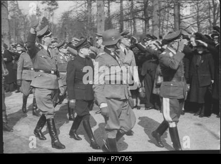 . Herdenking Grebbeberg. Nederlands : 'Herdenking der gevallenen i.o. de 2de Wereldoorlog op de Grebbeberg' door de NSB en de Duitse Wehrmacht tijdens Heldengedenkdag op 21-3-1943. Cette foto est afkomstig Uit het archief van de Fotodienst der NSB. 21 mars 1943 191 - der Fotodienst Grebbeberg Herdenking NSB - NIOD - 99163 Banque D'Images