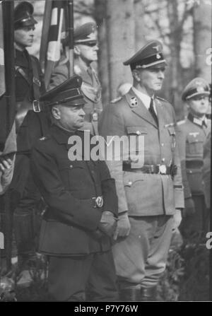. Herdenking Grebbeberg. Nederlands : 'Herdenking der gevallenen i.o. de 2de Wereldoorlog op de Grebbeberg' door de NSB en de Duitse Wehrmacht tijdens Heldengedenkdag op 21-3-1943. Cette foto est afkomstig Uit het archief van de Fotodienst der NSB. 21 mars 1943 191 - der Fotodienst Grebbeberg Herdenking NSB - NIOD - 99175 Banque D'Images