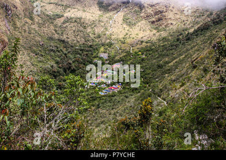Les randonneurs le camp sur le chemin de l'Inca vers le Machu Picchu au Pérou, Amérique du Sud. Pas de personnes. Banque D'Images