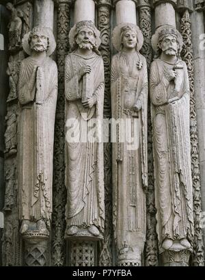 La cathédrale de Chartres. Jambage des statues de saints. 1194-1220. De style gothique. La France. Banque D'Images
