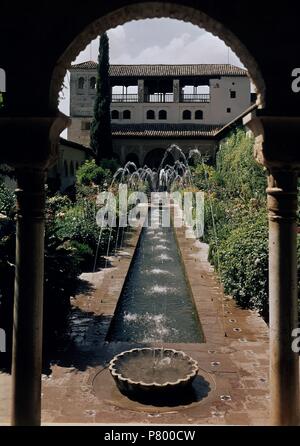 Alhambra, COUR DE LE CANAL PRINCIPAL (DÁR AL-MAMLAKA AL-SA'IDA). Jardins et fontaine. Emplacement : Alhambra, Generalife à Grenade, ESPAGNE. Banque D'Images