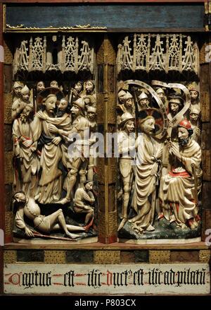 L'artiste anglais. Fabrication de Nottingham. Triptyque de la Passion, ca.1350-1400. Détail de baiser de Judas et Jésus devant Pilate. L'albâtre, le bois et le verre. Musée national de Capodimonte. Naples. L'Italie. Banque D'Images