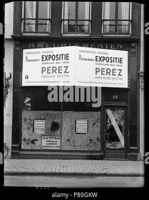 Nederlands : Beschrijving Rokin 116 In het pand komt de winkel van Perez Perzische Tapijten. Documenttype foto Vervaardiger, Paul Guermonprez Collectie Collectie Paul Guermonprez Datering 1934 t/m 1937 http://archief.amsterdam/archief/10016 Geografische naam Rokin Inventarissen Afbeeldingsbestand Dememorixer 010016000276 générée avec . 1934 t/m 1937 305 Paul Guermonprez, Afb 010016000276 Banque D'Images