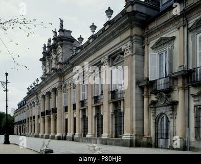 FACHADA PRINCIPAL. Auteur : Teodoro Ardemans (1661-1726). Emplacement : PALACIO REAL-extérieur, LA GRANJA, Segovia, Espagne. Banque D'Images