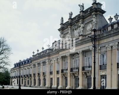 FACHADA PRINCIPAL. Auteur : Teodoro Ardemans (1661-1726). Emplacement : PALACIO REAL-extérieur, LA GRANJA, Segovia, Espagne. Banque D'Images