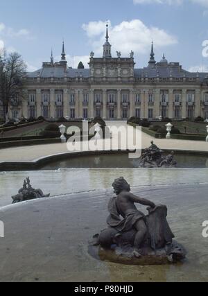 FACHADA PRINCIPAL DESDE FUENTE DE LOS VIENTOS. Auteur : Teodoro Ardemans (1661-1726). Emplacement : PALACIO REAL-extérieur, LA GRANJA, Segovia, Espagne. Banque D'Images