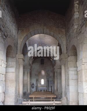 L'INTÉRIEUR DE LA IGLESIA DE SAN PEDRO DE LA NAVE -VISIGODO - SIGLO VII. Lieu : EGLISE DE SAN PEDRO DE LA NAVE, CAMPILLO, Zamora, Espagne. Banque D'Images