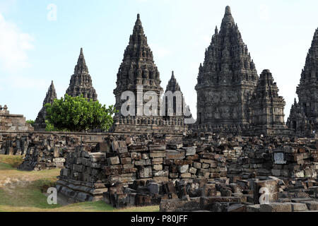 Jogjakarta, Indonésie - Juin 23, 2018 : avis du temple hindou de Prambanan complexe, près de Jogjakarta Banque D'Images