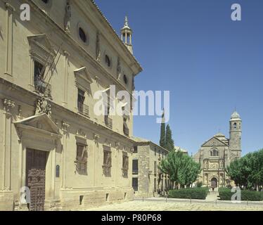 PLAZA DE SANTA MARIA CON AYUNTAMIENTO Y CAPILLA DEL SALVADOR. Lieu : extérieur, Ubeda, Jaen, Espagne. Banque D'Images