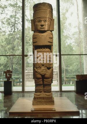 ESCULTURA DE GUERRERO ATLANTE-PIEDRA BASALTICA-PROCEDE TULA. Lieu : MUSÉE NATIONAL D'ANTHROPOLOGIE, Mexico City, CIUDAD DE MEXICO. Banque D'Images