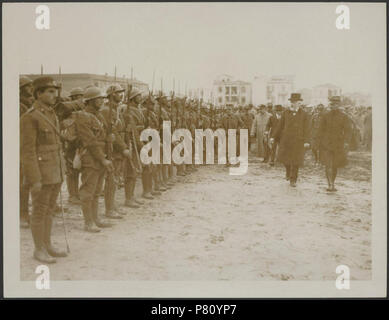 N/A. N/A 1524 386 Revue d'un régiment grec avant qu'il marche hors de Salonique pour rencontrer les Bulgares 1 Banque D'Images