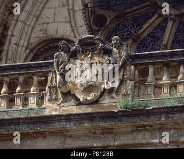 CATEDRAL-DETALLE DE L'ESCUDO EN LA FACHADA. Emplacement : CATEDRAL, Burgo de Osma, Soria, ESPAGNE. Banque D'Images