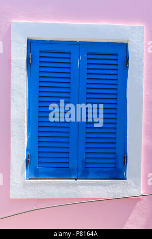 Volets bleu traditionnel rustique Banque D'Images