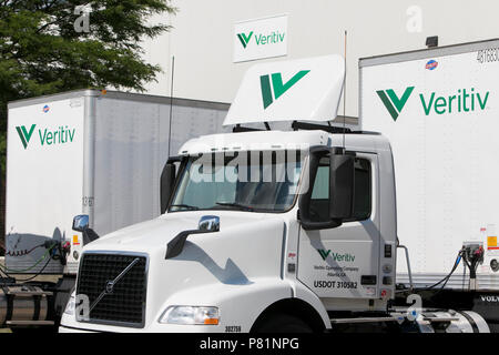 Les semi-remorques et remorques avec Veritiv Corporation logos en dehors d'une installation de Appleton, Wisconsin, le 24 juin 2018. Banque D'Images