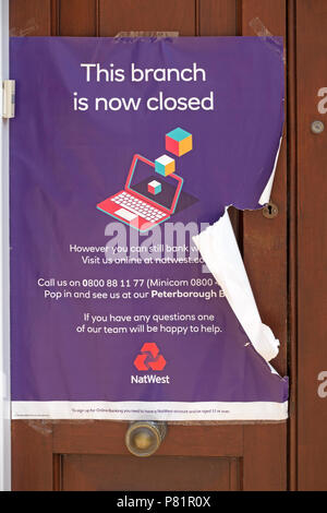 Inscrivez-vous sur porte de fermée National Westminster Bank (Nat West Bank) Stamford High Street Branch, Lincolnshire, Angleterre, RU Banque D'Images