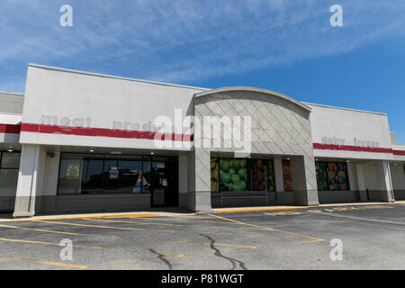 L'esquisse d'un signe extérieur d'un logo abandonné Save-A-Lot d'épicerie au détail à Kenosha, Wisconsin, le 23 juin 2018. Banque D'Images