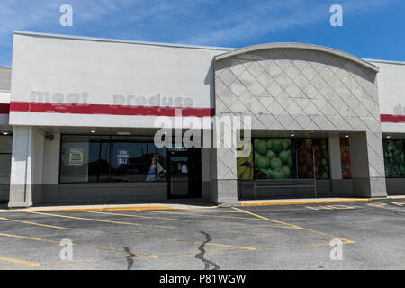 L'esquisse d'un signe extérieur d'un logo abandonné Save-A-Lot d'épicerie au détail à Kenosha, Wisconsin, le 23 juin 2018. Banque D'Images