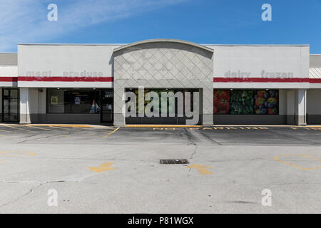 L'esquisse d'un signe extérieur d'un logo abandonné Save-A-Lot d'épicerie au détail à Kenosha, Wisconsin, le 23 juin 2018. Banque D'Images