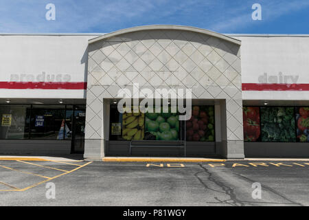 L'esquisse d'un signe extérieur d'un logo abandonné Save-A-Lot d'épicerie au détail à Kenosha, Wisconsin, le 23 juin 2018. Banque D'Images