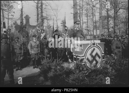 . Herdenking Grebbeberg. Nederlands : 'Herdenking der gevallenen i.o. de 2de Wereldoorlog op de Grebbeberg' door de NSB en de Duitse Wehrmacht tijdens Heldengedenkdag op 21-3-1943. Cette foto est afkomstig Uit het archief van de Fotodienst der NSB. 21 mars 1943 191 - der Fotodienst Grebbeberg Herdenking NSB - NIOD - 99168 Banque D'Images