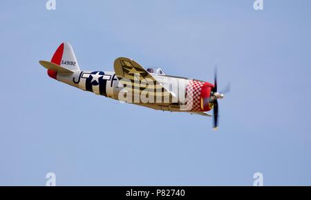 Republic P-47D Thunderbolt (G-THUN) volant à spectacle militaire Shuttleworth à Old Warden au 1er juillet 2018 Banque D'Images