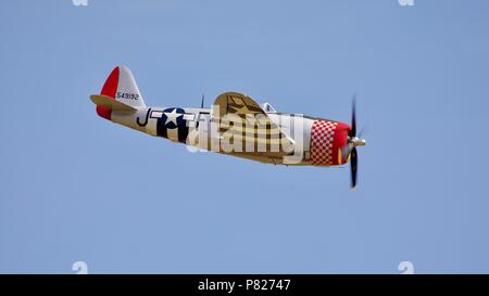 Republic P-47D Thunderbolt (G-THUN) volant à spectacle militaire Shuttleworth à Old Warden au 1er juillet 2018 Banque D'Images