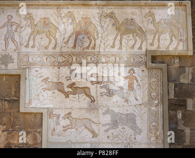 La Syrie. Bosra (Busra al-sham). District de Deraa. Mosaïque romaine, 6e siècle, découvert dans le théâtre. Scène de caravanes de chameaux et de chasse chasse chiens (lièvre). Banque D'Images