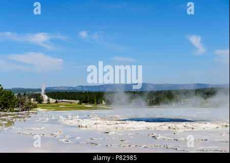 Grande Fontaine Geyser en éruption Banque D'Images