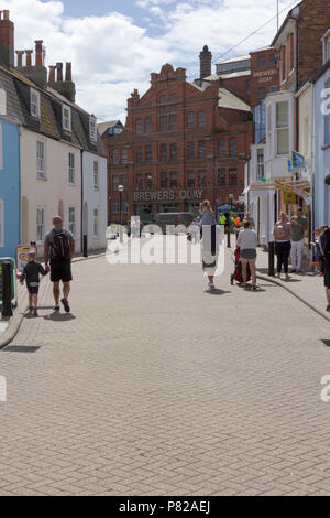 Brewers Quay, Dorset, UK. 1er août 2017. Météo britannique. Les vacanciers à Brewers Quay le soleil brille. Weymouth, Dorset, UK. Banque D'Images