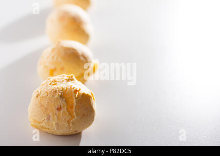 Pain au fromage connu sous le nom de Pao de Queijo" au Brésil (Minas Gerais) ; de Chipa au Paraguay ; Pandebono en Colombie, Pan de Yuca en Equateur et dans Cunape Boli Banque D'Images