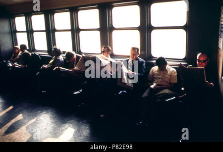 Sur le ferry de Staten Island à New York Harbor's Upper Bay Mai 1973 Banque D'Images