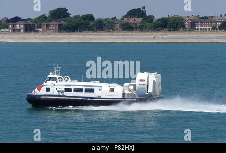 SOLENT AÉROGLISSEUR 'île Flyer' GH-2161 quitter Portsmouth pour l'île de Wight. Photo : Tony Gale Banque D'Images