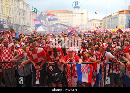 ZAGREB, CROATIE - JUILLET 07 fans de football sur la place Ban Jelacic, regarder la Coupe du Monde FIFA 2018 Russie La Russie match contre la Croatie le 07 juillet, 20 Banque D'Images