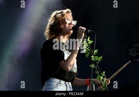 Nina Nesbitt joue sur la scène du roi Tut pendant l'TRNSMT Festival sur Glasgow Green à Glasgow. Banque D'Images