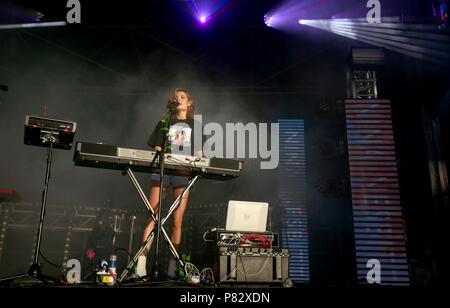 Nina Nesbitt joue sur la scène du roi Tut pendant l'TRNSMT Festival sur Glasgow Green à Glasgow. Banque D'Images