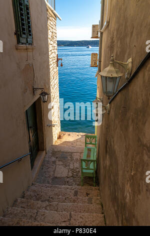 Street et les bâtiments de la vieille ville de Rovinj en Croatie Banque D'Images