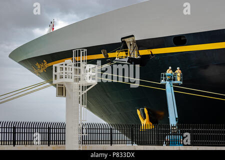 Falmouth, Jamaïque - 03 juin 2015 : Disney Fantasy bateau de croisière amarré au port de croisière de Falmouth en Jamaïque. Banque D'Images