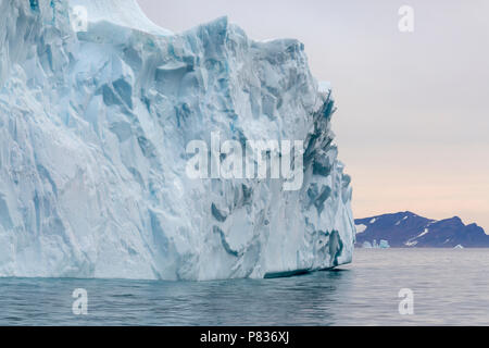 Le groenlandais iceberg au large de la côte de l'Est du Groenland Banque D'Images