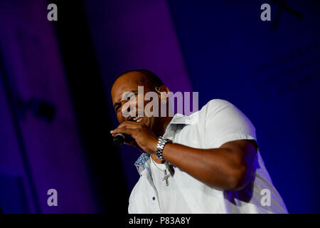 Cracovie, Pologne. 8 juillet, 2018. Deuxième ténor David Thomas de Grammy américain décerné band, prendre 6 effectue au cours de l'été Festival de Jazz à Cracovie. Credit : Omar Marques/SOPA Images/ZUMA/Alamy Fil Live News Banque D'Images