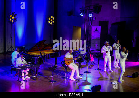 Cracovie, Pologne. 8 juillet, 2018. Grammy américain décerné band, prendre 6 effectue au cours de l'été Festival de Jazz à Cracovie. Credit : Omar Marques/SOPA Images/ZUMA/Alamy Fil Live News Banque D'Images