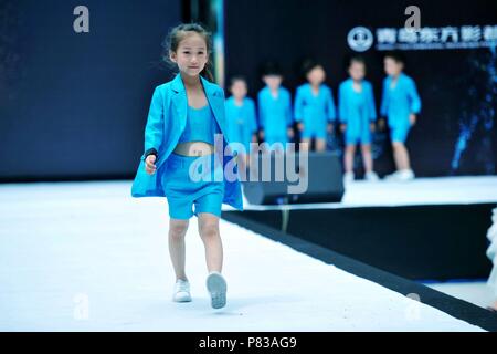 Qingdao, Qingdao, Chine. 09 juillet 2018. Qingdao, Chine - un mini-défilé est tenue à Shanghai, la Chine de l'est la province de Shandong. Crédit : SIPA Asie/ZUMA/Alamy Fil Live News Banque D'Images