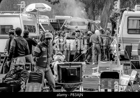 Stanford, Californie, USA. 20 Jan, 1985. Fans de boire et manger dans le Super Bowl XIX hayon sur le campus de l'Université de Stanford. Les San Francisco 49ers défait les Miami Dolphins 38-16 le dimanche, Janvier 20, 1985. Crédit : Al Golub/ZUMA/Alamy Fil Live News Banque D'Images