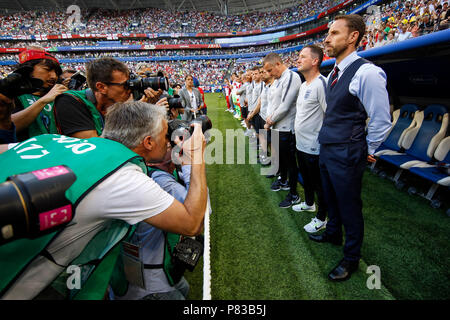 Samara, Russie. 7 juillet, 2018. Gestionnaire de l'Angleterre Gareth Southgate est entouré par les photographes avant la Coupe du Monde 2018 match de quart de finale entre la Suède et l'Angleterre à Samara Arena le 7 juillet 2018 à Samara, en Russie. (Photo de Daniel Chesterton/phcimages.com) : PHC Crédit Images/Alamy Live News Banque D'Images